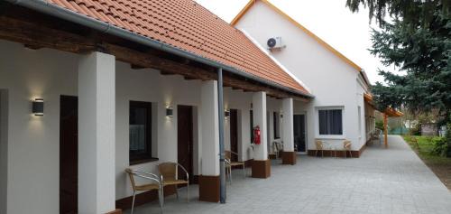 Oroszlany Bed & Breakfast | Czermann Holiday Inn