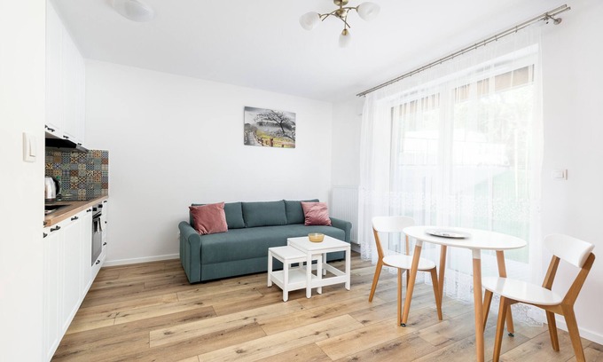 Lagiewniki Apartment | Czerwone Maki Studio with Garden