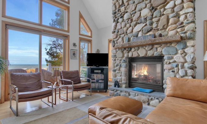 Port Sanilac House | Czy Lkefront Retreat/Fireplace