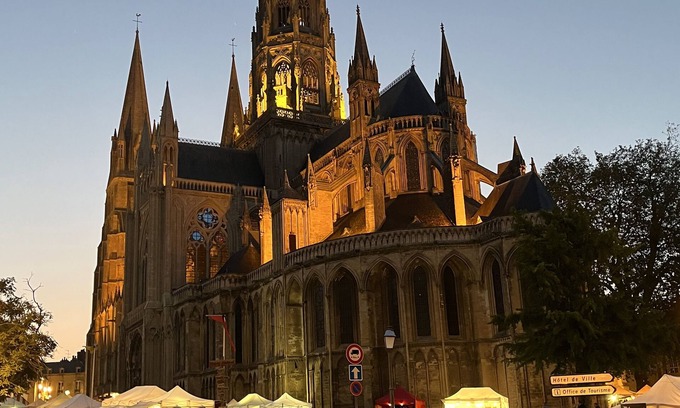 Bayeux Apartment | Découvrez Notre Appartement au Cœur de Bayeux, Parfait Pour 6 Personnes