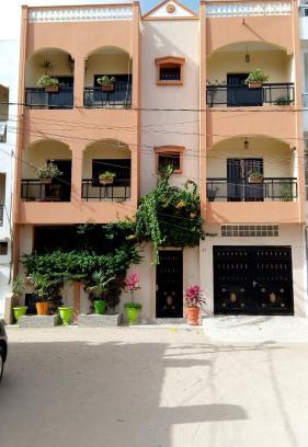 Yof House | Délices Chez l'Habitant Diack
