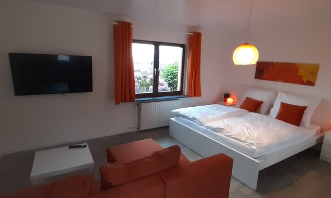 Niedenstein House | D&B staycation vacation park Small but nice. Apartment "The Orange"
