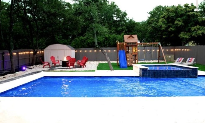 San Antonio House | D'Oasis "Pool Paradise" Hot tub, Sleeps19 Pet friendly, Come Celebrate BOOK IT!