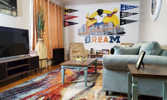 Detroit Apartment | D.R.E.A.M & RELAX in this DETROIT Themed 1 Bedroom