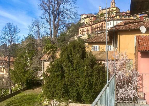 Monforte d'Alba House | da Emi - La casetta in piazza