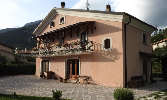Villetta Barrea Bed & Breakfast | Da Nonna Li Rooms and Breakfast