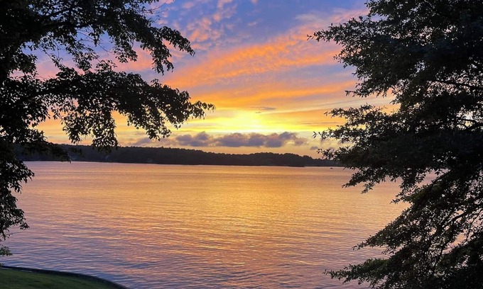Dadeville House | Dadeville LAKEFRONT Family Retreat w/219ft of shoreline & private boat launch!