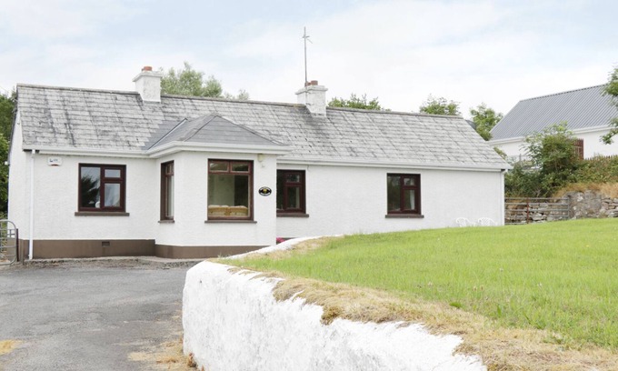 Grange Cottage | DAFFODIL COTTAGE, pet friendly in Grange, County Sligo