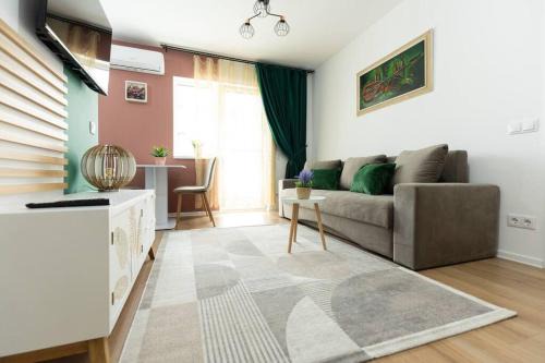 Baia Mare Apartment | Dahlia Blooming Studio