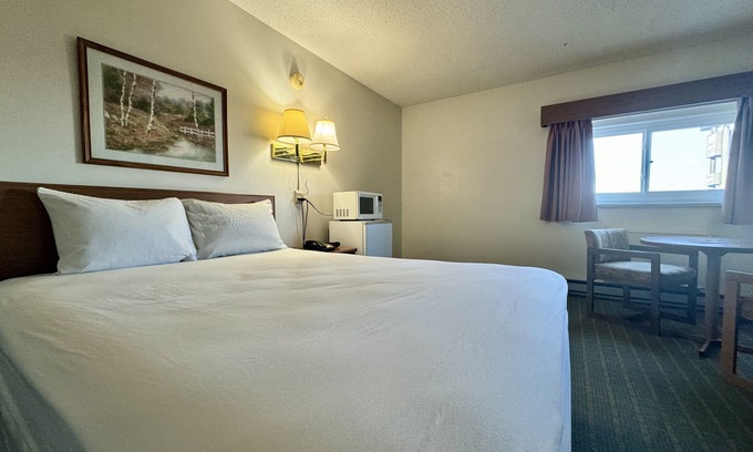 Minot Hotel | Dakota Inn Minot