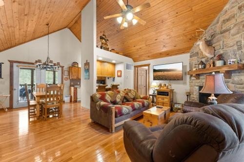 Branson West Cabin | Dakota Lodge Home