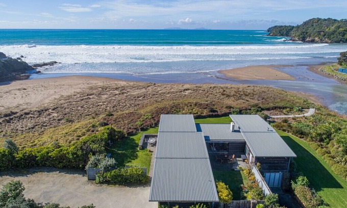 Matapouri Cottage | Dal Riata - Sandy Bay Holiday Home
