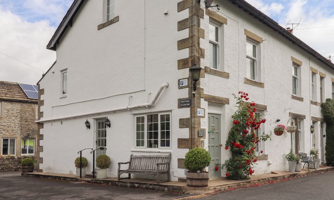 Linton-in-Craven Cottage | DALES COTTAGE, pet friendly, with open fire in Linton