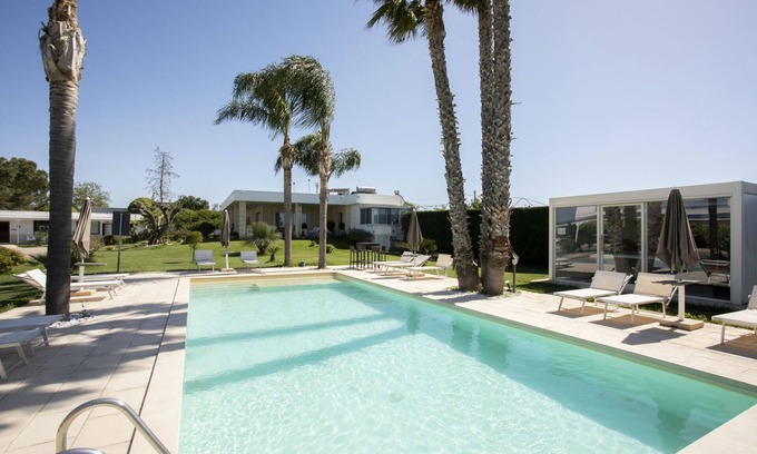 Leverano House | Dalesco Studio Apartment 2 | villa with pool