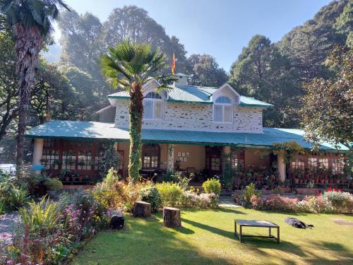Nainital Apartment | Dalhousie Heritage Cottage