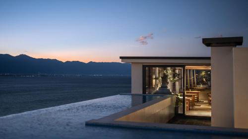 Manjiang Hotel | Dali Puyu VILLA Cliff Seaview Hotel By Dali Airport Dali North Station