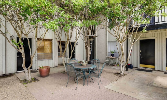 Knox - Henderson Apartment | Dallas Condo w/Pool Access - Walk to Knox Street!