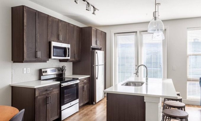 Northeast Dallas Apartment | Dallas Modern 1BD 1BA Apartment