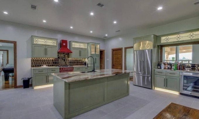 Sachse House | Dallas Retreat Ideal for Business + Great Parking