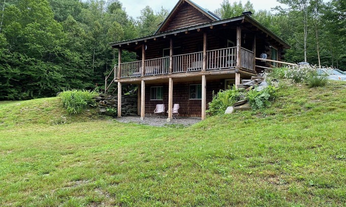 Clarksville House | "Dam Right" Off-Grid/Solar powered Log Cabin with DIRECT Trail Access