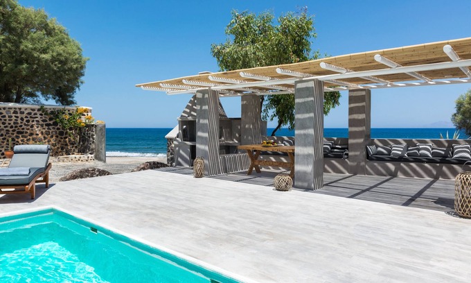 Kamari Villa | DAMMA BEACHFRONT LUXURY VILLA