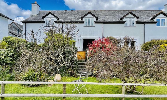 Dittisham House | Damson Cottage - Peaceful location, charming communal orchard & private patio garden