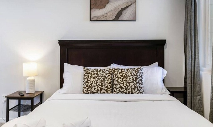 Torbay Apartment | Dan's Torbay Retreat is only 6-minutes to Beach