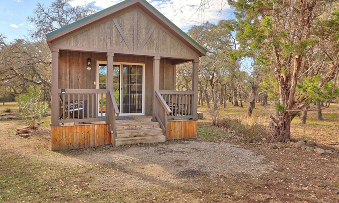 Wimberley Cabin | Dance Hall Cabin Near Jacob's Well! Sleeps 4