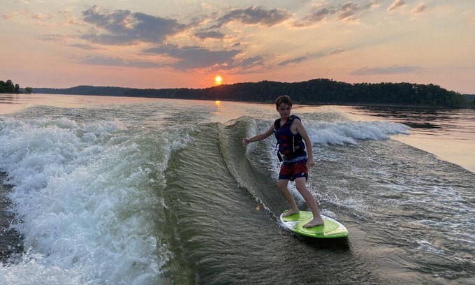 Lucas House | Dandy Times at Barren River Lake. Relax at your cozy farmhouse away from home.