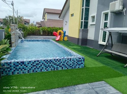 Durian Tunggal House | Daniah Homestay Melaka with Pool
