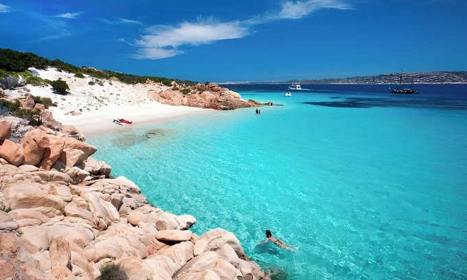 La Maddalena House | DaNiCo Residence: splendid and bright renovated holiday home with parking space