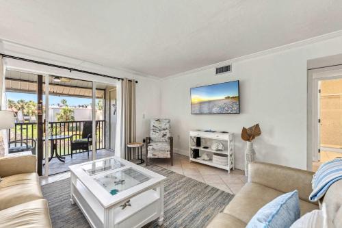 Bradenton Beach House | Dans Florida Condos Whispering Waves at Runaway Bay