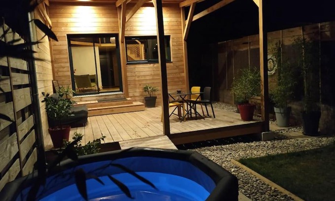 Saint Alban Auriolles House | dans un esprit cabane tout confort, intimité et nature