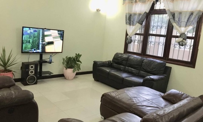 Dar es Salaam House | Dar es Salaams, A private 2 Bedroom modern house 20 minutes from the Beach.