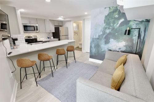 Hill East Apartment | Darling Apartment in Capitol Hill - TWO min to Metro