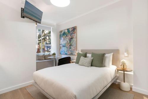 Darling Point Apartment | Darling Point Studio with Rooftop Harbour Views