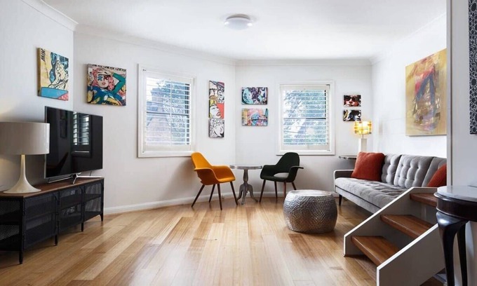 Darlington Apartment | Darlington Hideaway - Convenient location