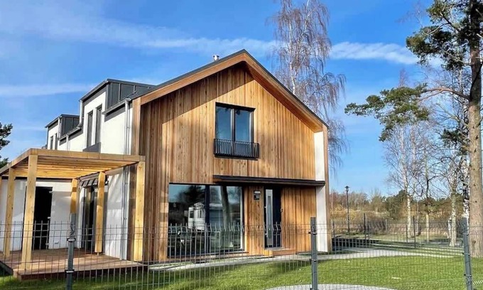 Pruchten House | DarssAhoi 1A Summary: