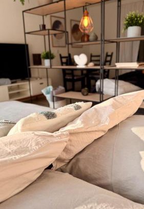 Pforzheim Apartment | 'Das kleine Feine' - Ruhige, helle Ferienwohnung mit Parkplatz und Balkon
