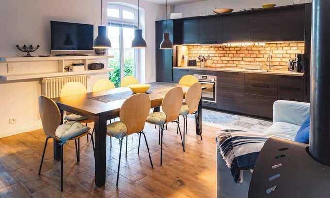 Gelbensande House | Das Sterf Summary: A