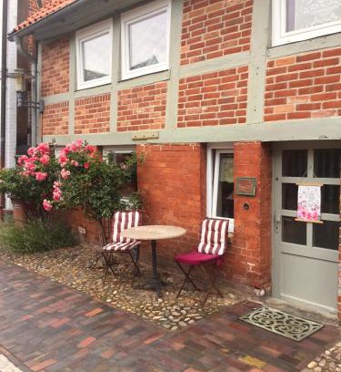 Boizenburg Apartment | DAS TRAUFENHAUS AM WALL - Urlaub im Denkmal