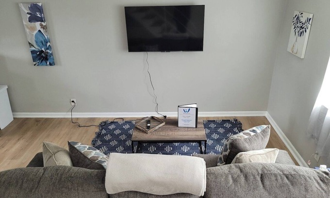 Joslyn Castle Apartment | Davenport Dwellings 14-3Bd 2Bath in Midtown