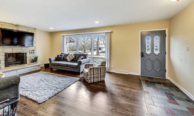 Addison House | David’s Vacation Escapes Hideaway Home Sleeps 12