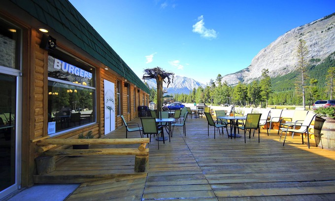Cline River Hotel | David Thompson Resort Hotel