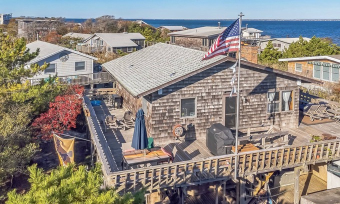 Davis Park House | Davis Park Fire Island 5BR/2 Bath AC Waterviews, Waterviews Pet Friendly renovated Beach House
