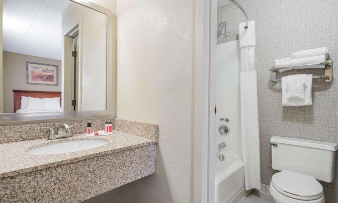 Prospect Park Hotel | Days Hotel by Wyndham University Ave SE