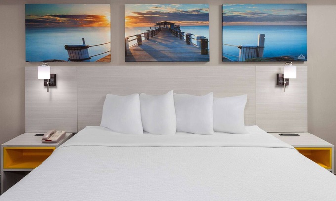 Woodlawn Hotel | Days Inn by Wyndham Baltimore Northwest