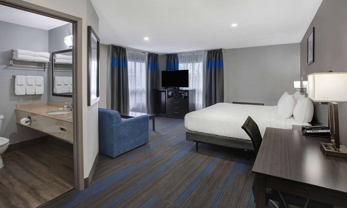 Barrie Hotel | Days Inn by Wyndham Barrie