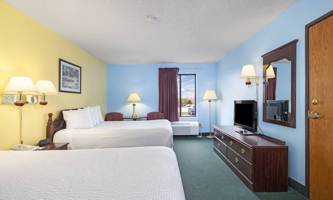 Turners Hotel | Days Inn by Wyndham Battlefield Rd/Hwy 65