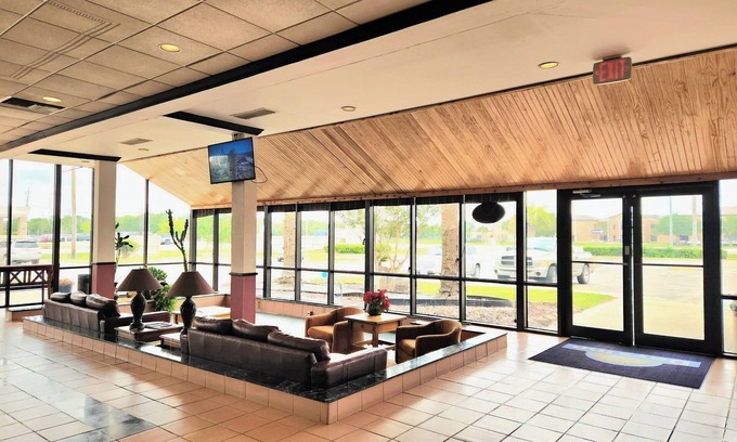 Bay City Hotel | Days Inn by Wyndham Bay City